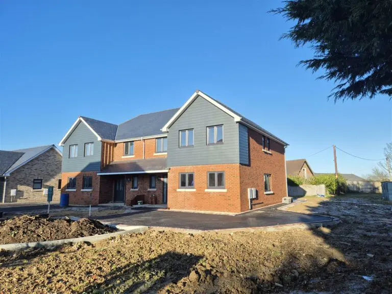 6, Reynards Place
