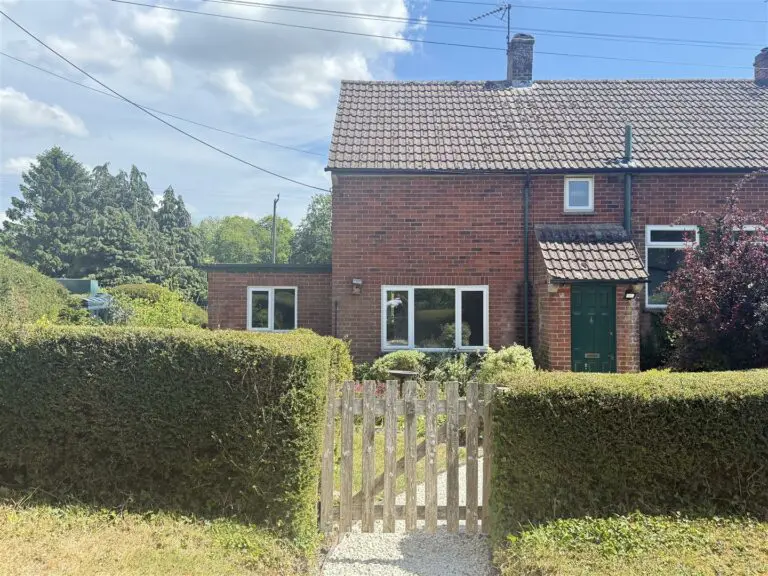 2 Cole Henley Manor Cottage